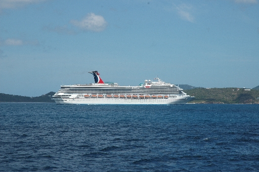 Cruise ship 